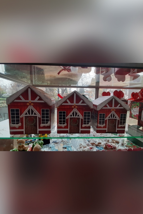 Коледни къщички с напукани сладки