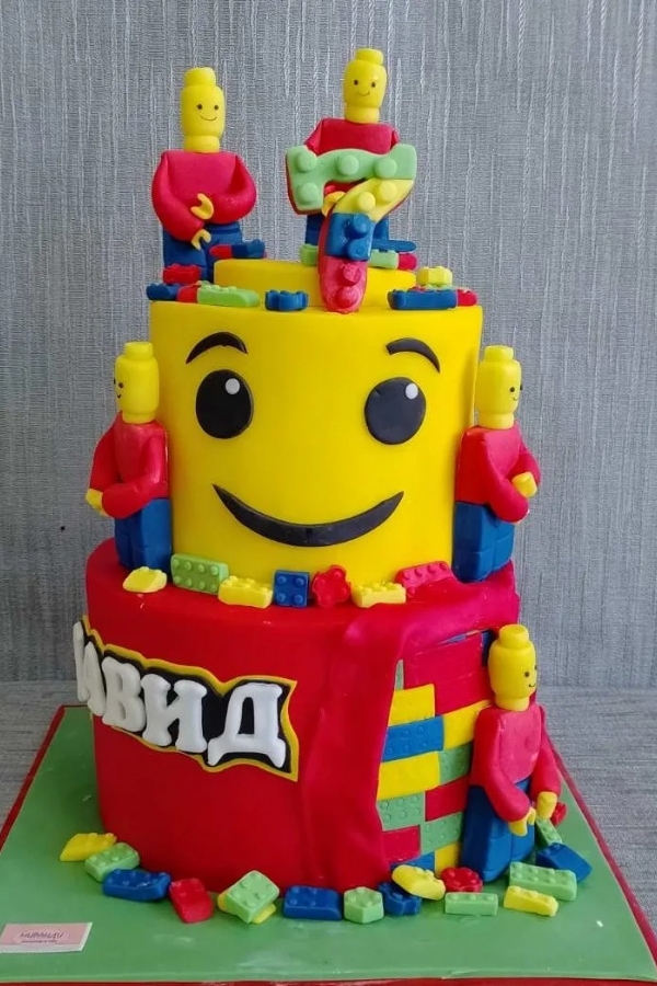 Торта LEGO фигури