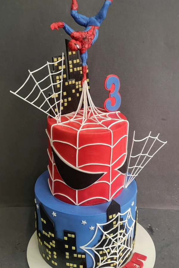 Торта Спайдърмен в града