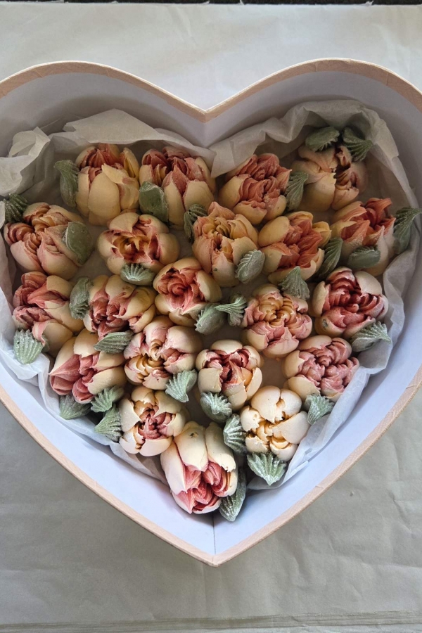 Кутия със сладки лалета 1